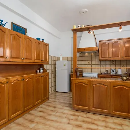 Homestay Granny's Yard Adamantas (Milos)