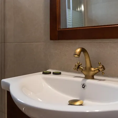 Granny's Yard Adamantas (Milos)