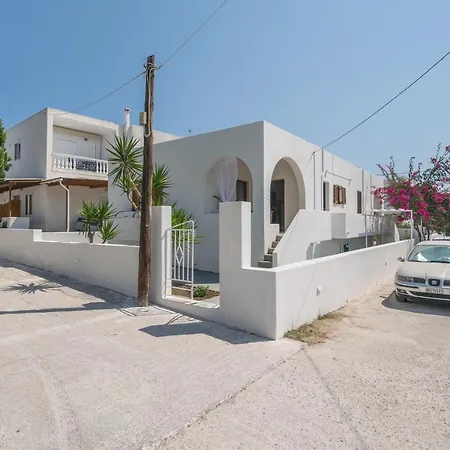 Granny's Yard Homestay Adamantas (Milos)