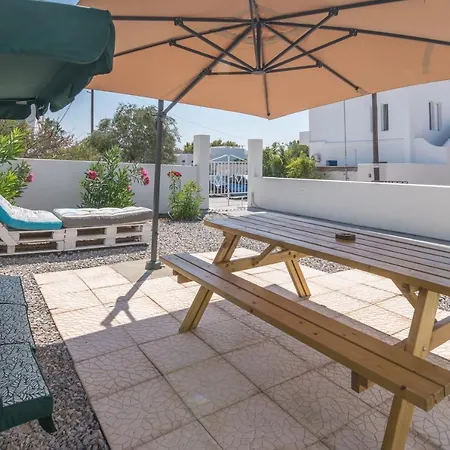 Granny's Yard Homestay Adamantas (Milos)